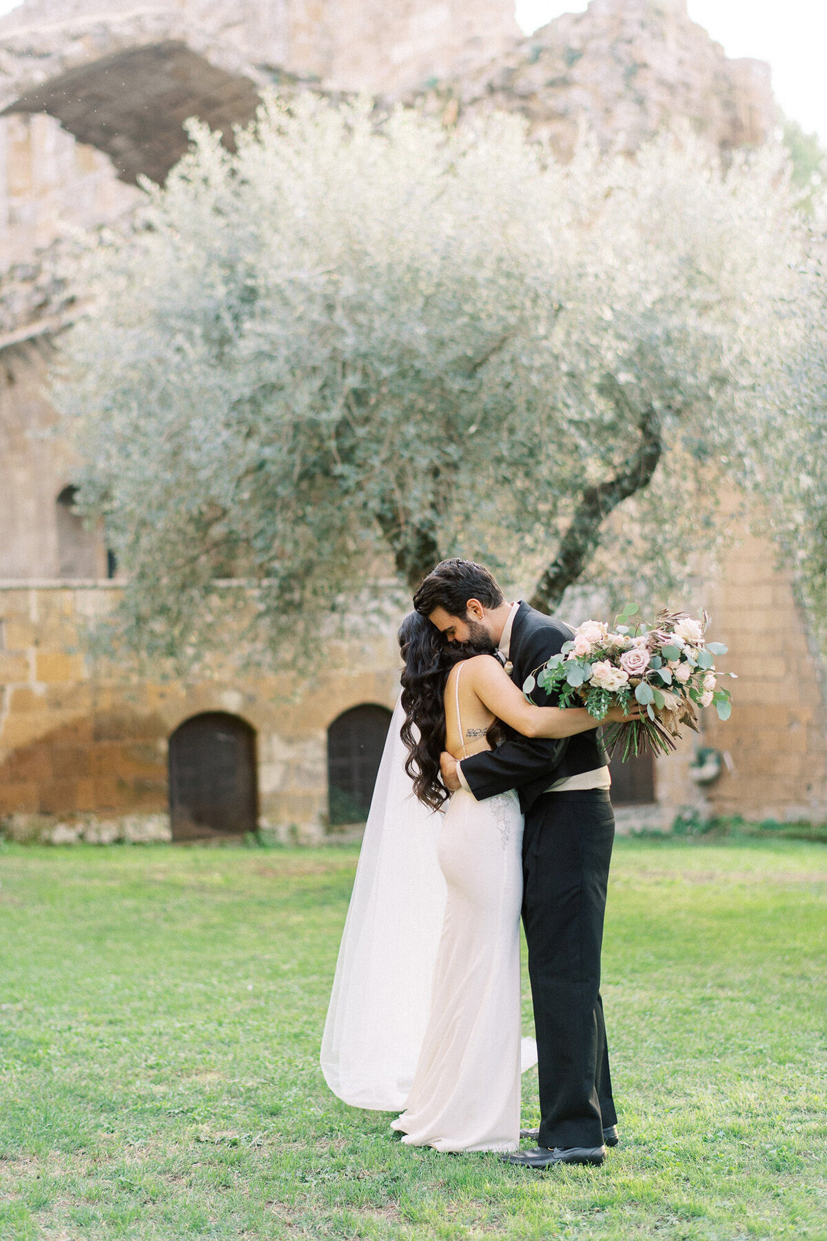Maïlys Fortune Photography Husband Wife Wedding Weddings Photography France Switzerland Italy Timeless Dreamy Imagery Bilingual French English Destination Weddings Destination Wedding Provence French Riviera Paris Lake Como Tuscany117