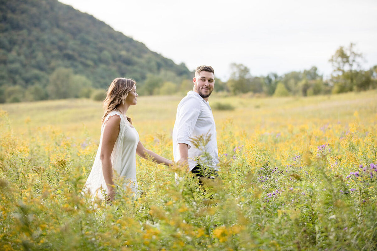 Rachel-Elise-Photography-Syracuse-New-York-Engagement-Shoot-Labrador-Hallow-15