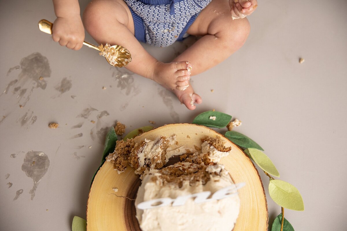 detail image of dirty toes and fingers after baby destroys cake in first birthday cake smash pictures in portland photographer Ann Marshall's studio