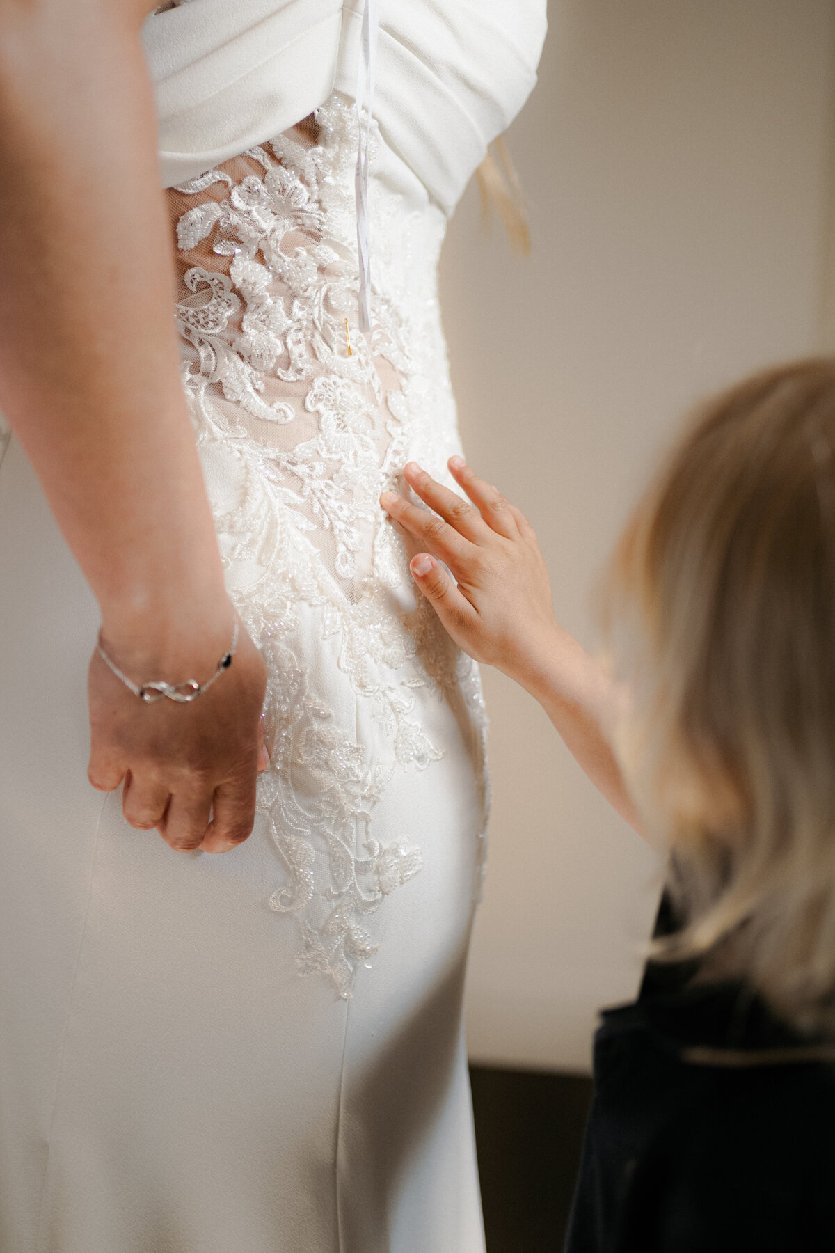 jess-phil-wedding_bowlands-tipis_elee-smith-photo-03