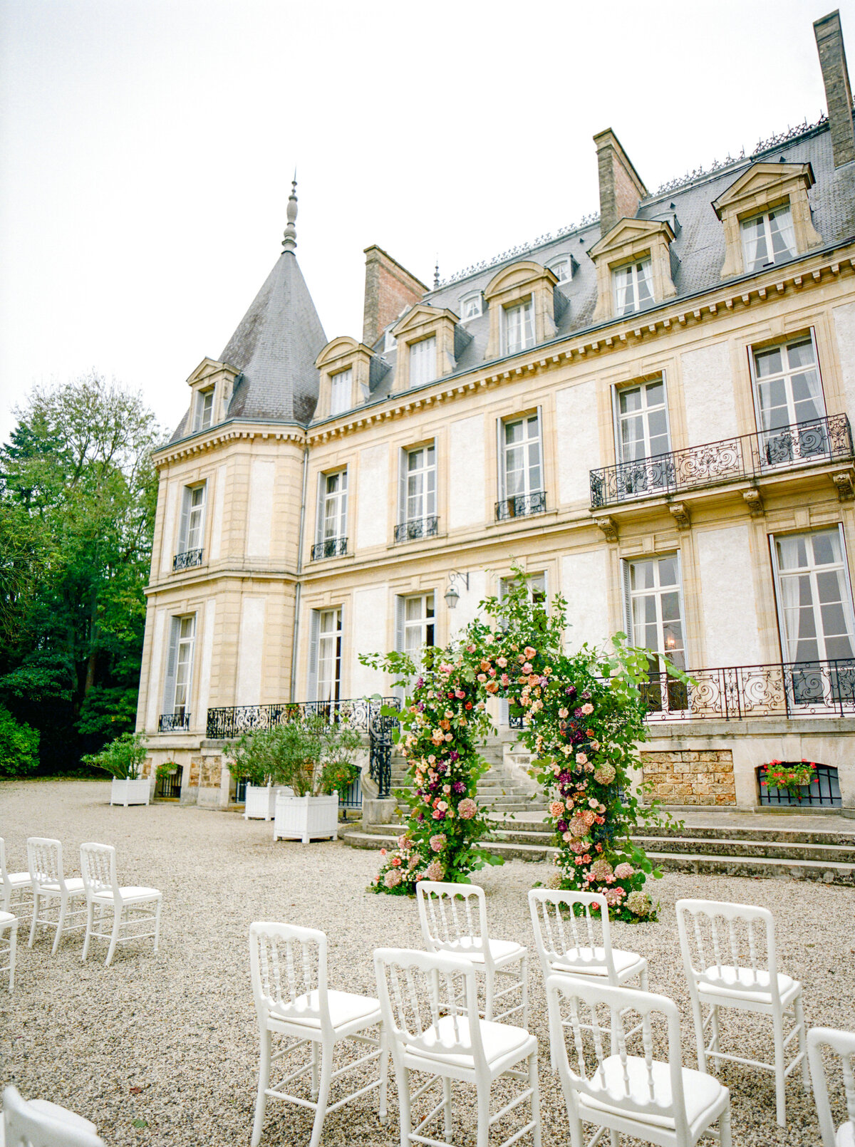 Wedding at Château de Santeny photographed by Lake Como Wedding photographer