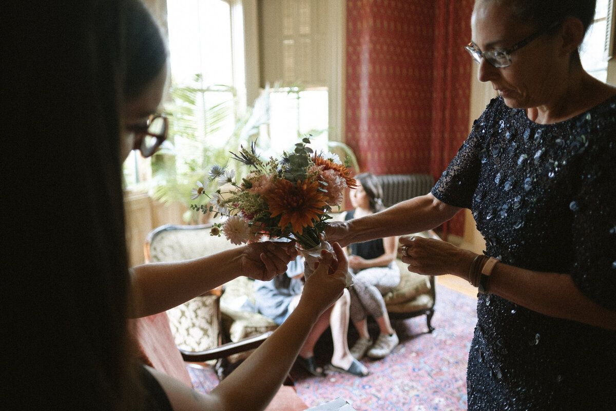 documentary photographer garden greenhouse wedding-7