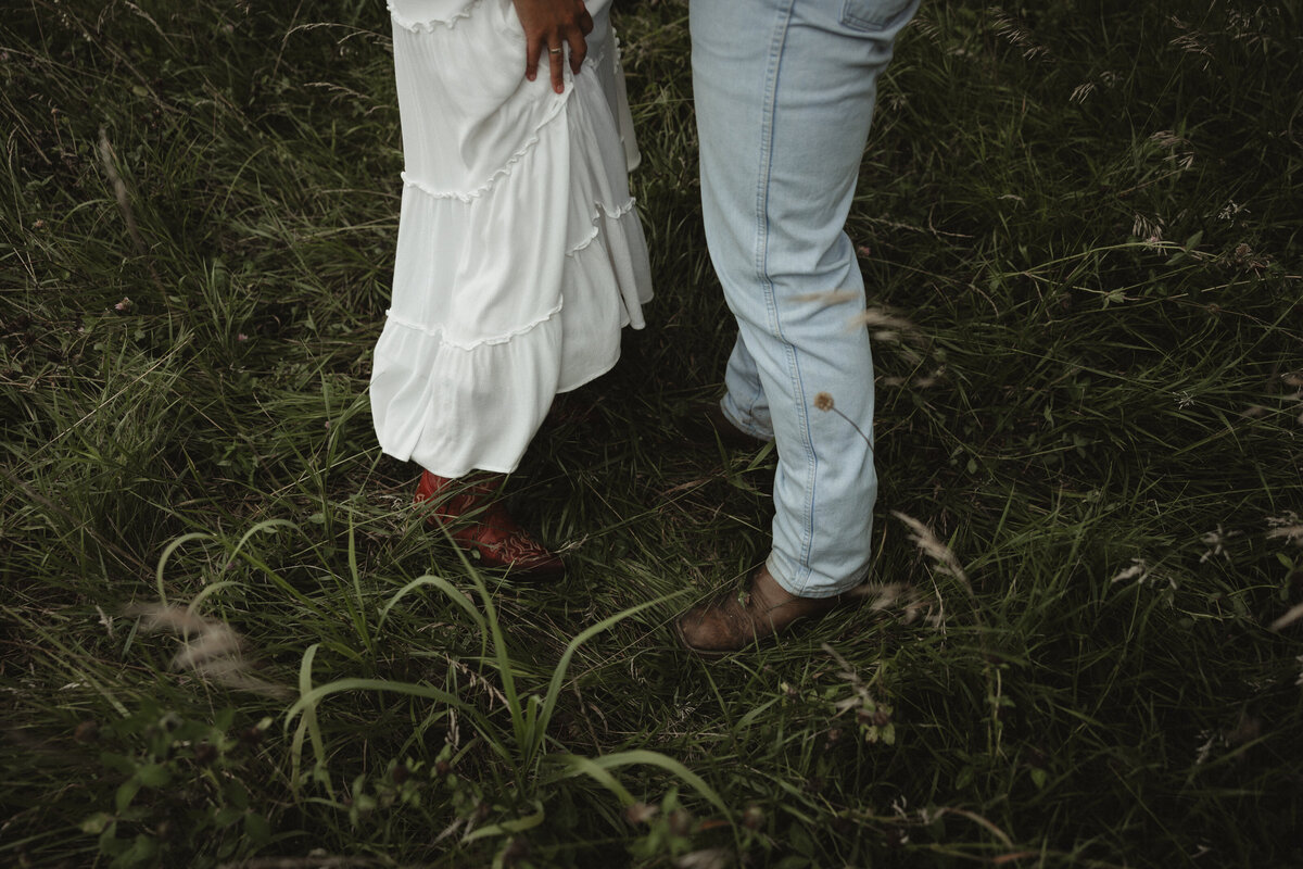 Wildflowercouplessessionwithtruck_emilyarwinephoto-9