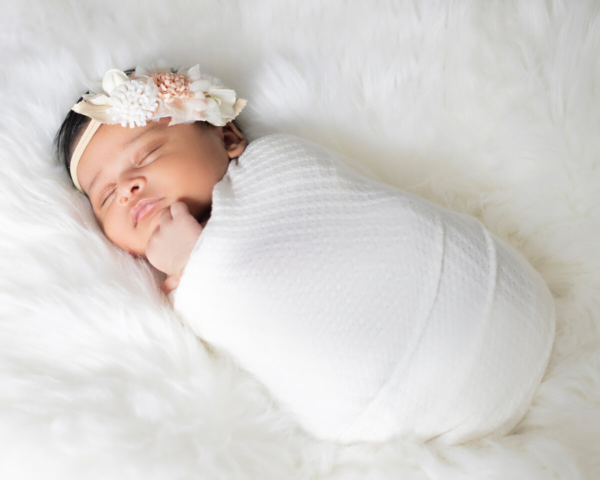 Natural newborn photography by Daisy Rey