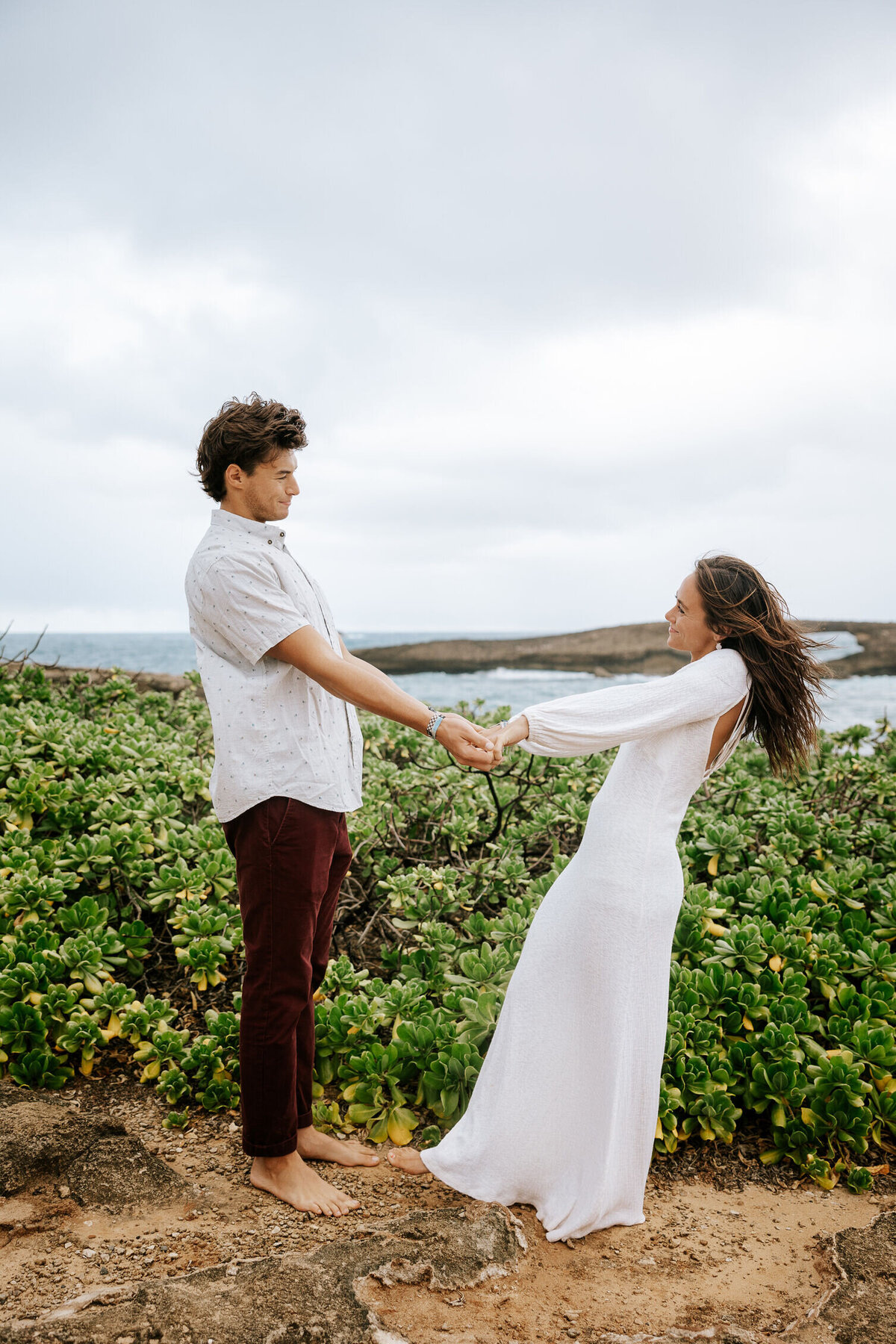 North_Shore_of_Oahu_Engagement_Photos_Skateboards_Laie_Kahuku_Haleiwa-20