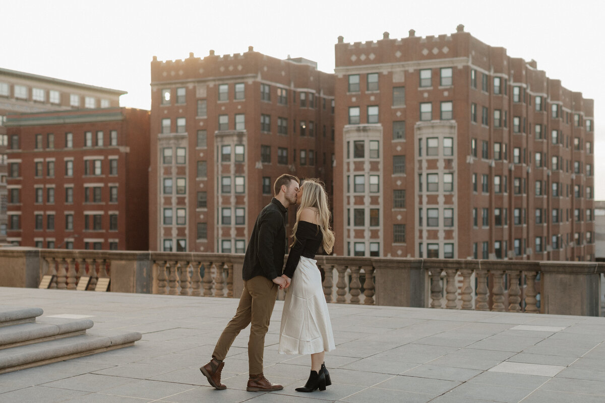 Indianapolis engagement photography city photo session