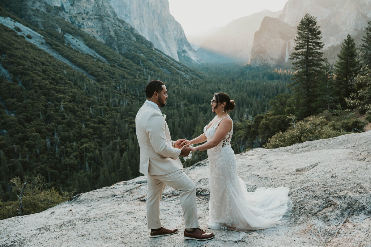 Morgan-Xavier-Yosemite-Elopement-Sneak-Peeks-4