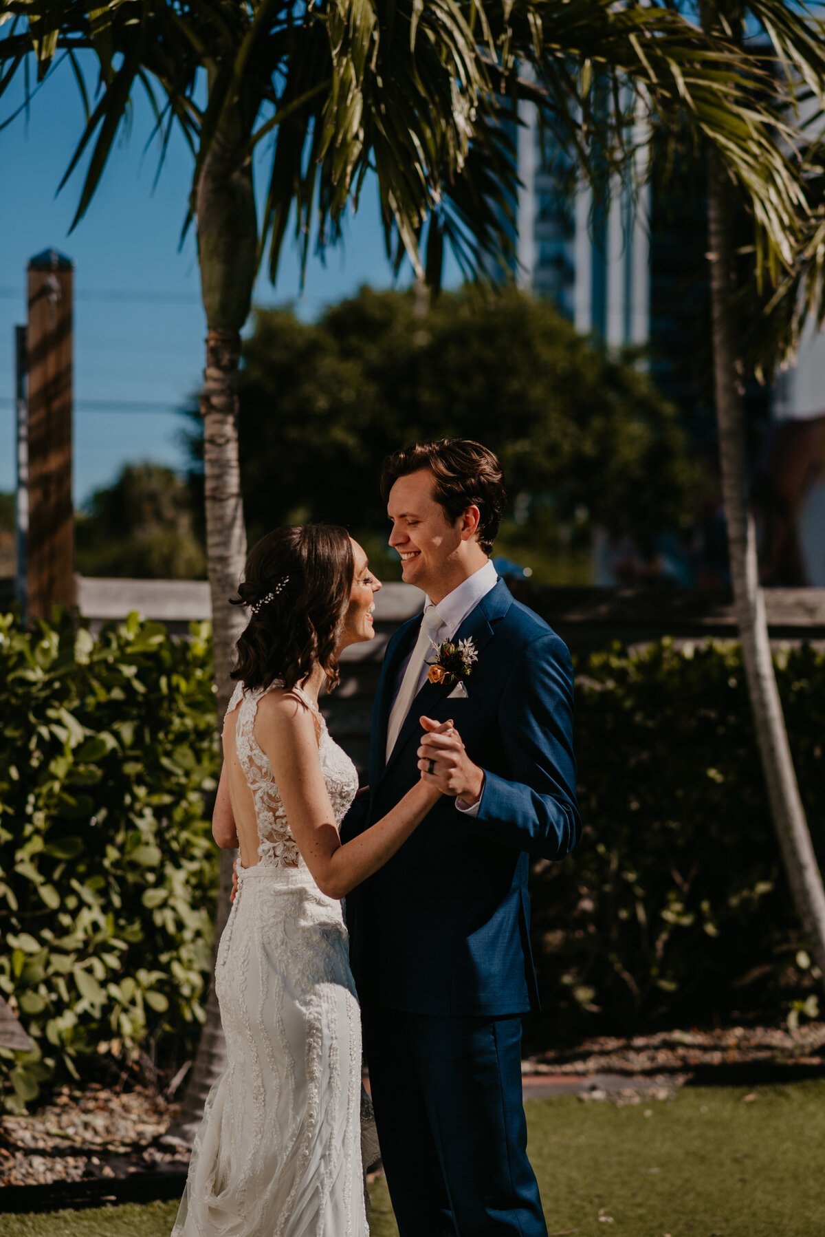 mariah-lacy-photo-elope-in-tampa-green-bench-chantilly-chic-planners-12
