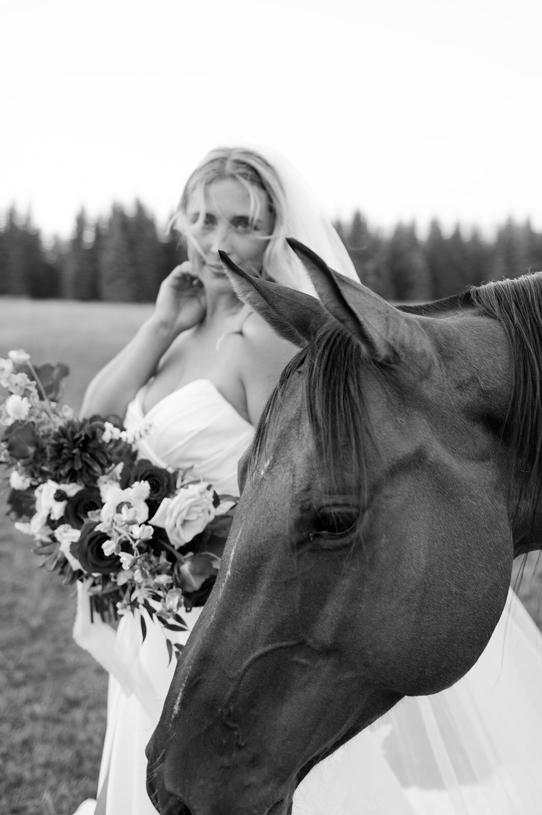 presley-gray-luxury-western-montana-wedding-8340