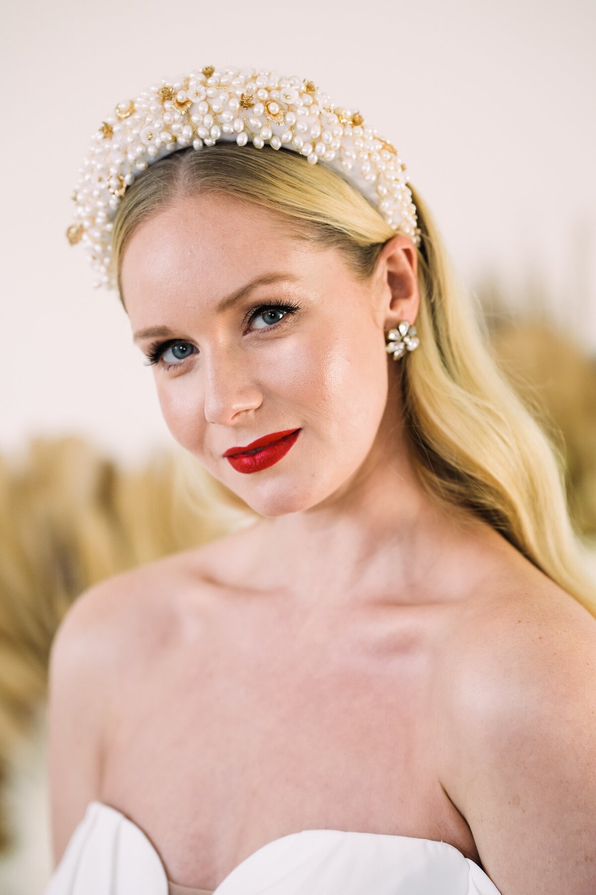 BRIDES-BY-DEMI-RED-LIP-HOLLYWOOD-BRIDAL-LOOK-20