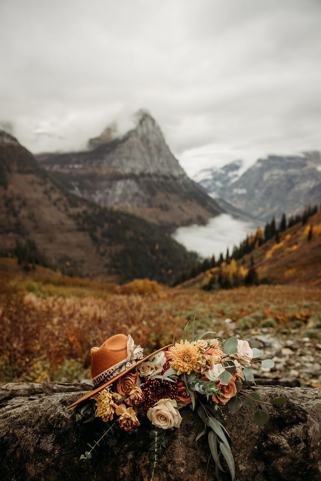 fall-elopement-fall-colors-glaciernationalparkelopement-gnp-glaciernationalparkwedding-glaciernationalparkphotographer-18