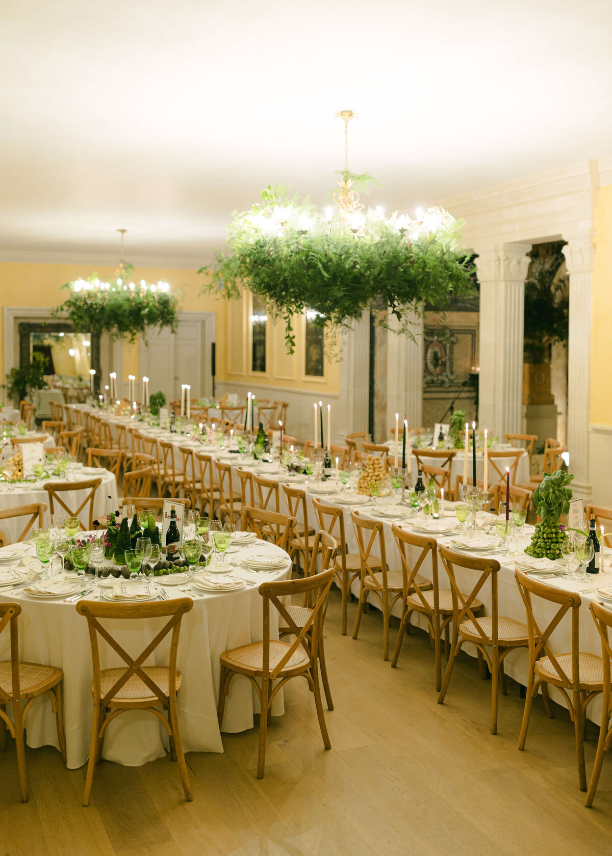 chloe-lowe-wedding-euridge-manor-ballroom-dinner-tables