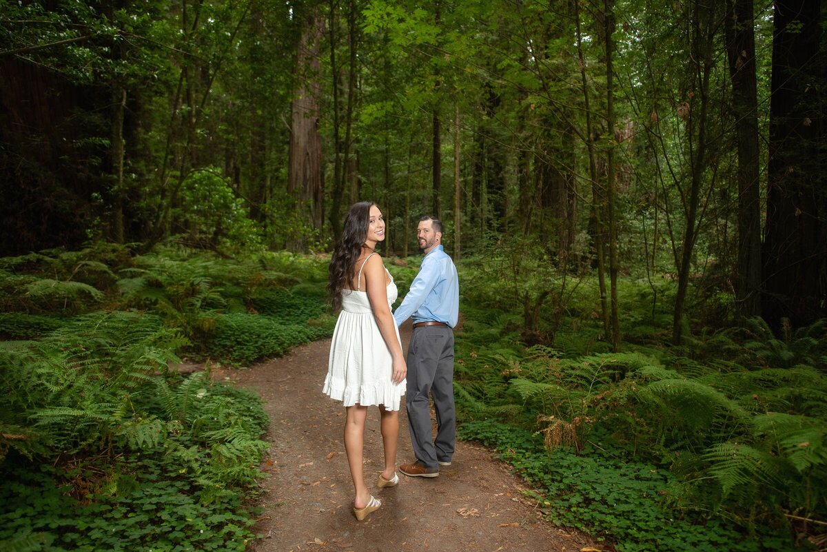 Engagement-Photographer-Avenue of the giants-redwoodsHumboldt-County-romantic-redwoods-elopement-Humboldt-redwoods_0144