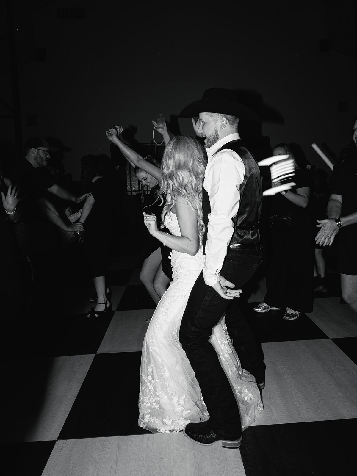 2025-10-11_DykesWeddingPreviews_MollyMurphyPhotography-128