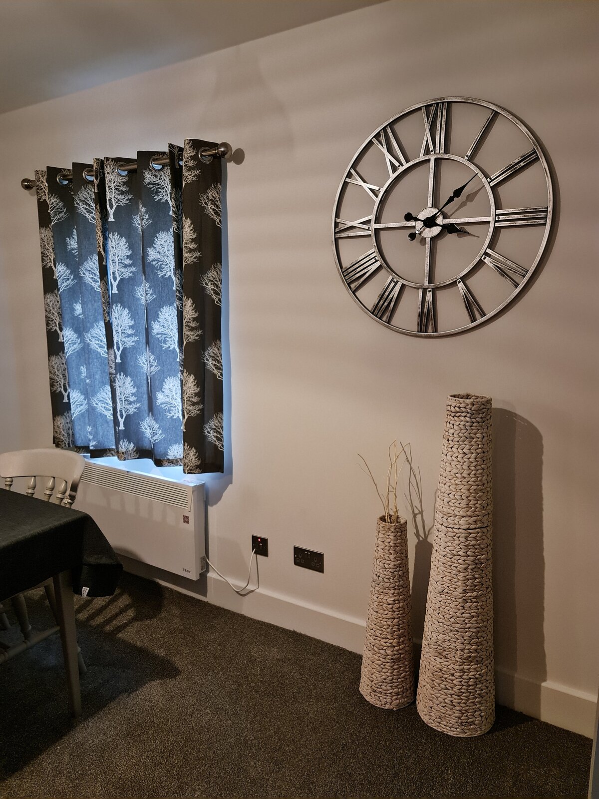 wren_cottage_living_dining_area