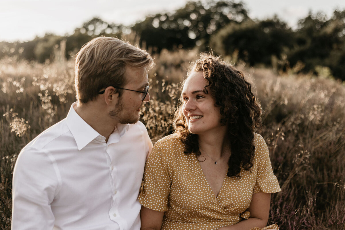 Elja & Rienk tijdens hun loveshoot in Noord-Nederland