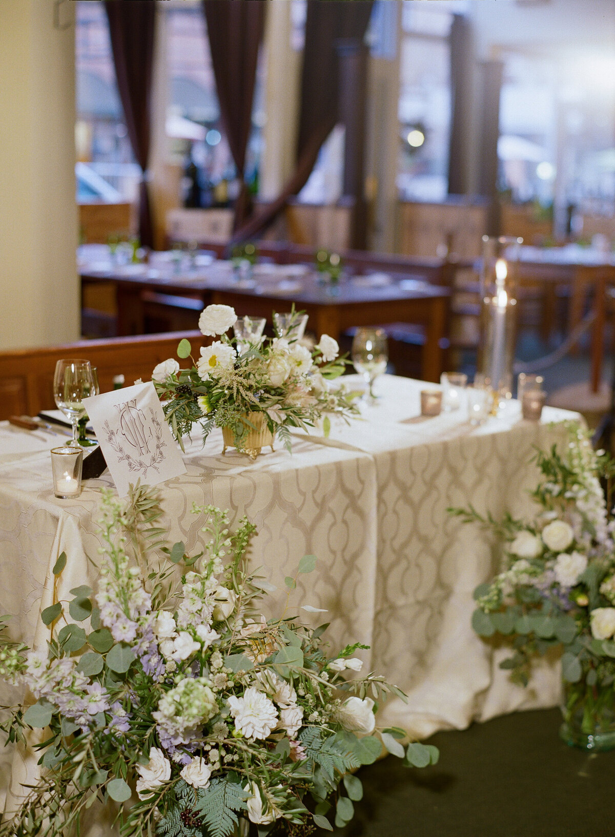 destination wedding head table