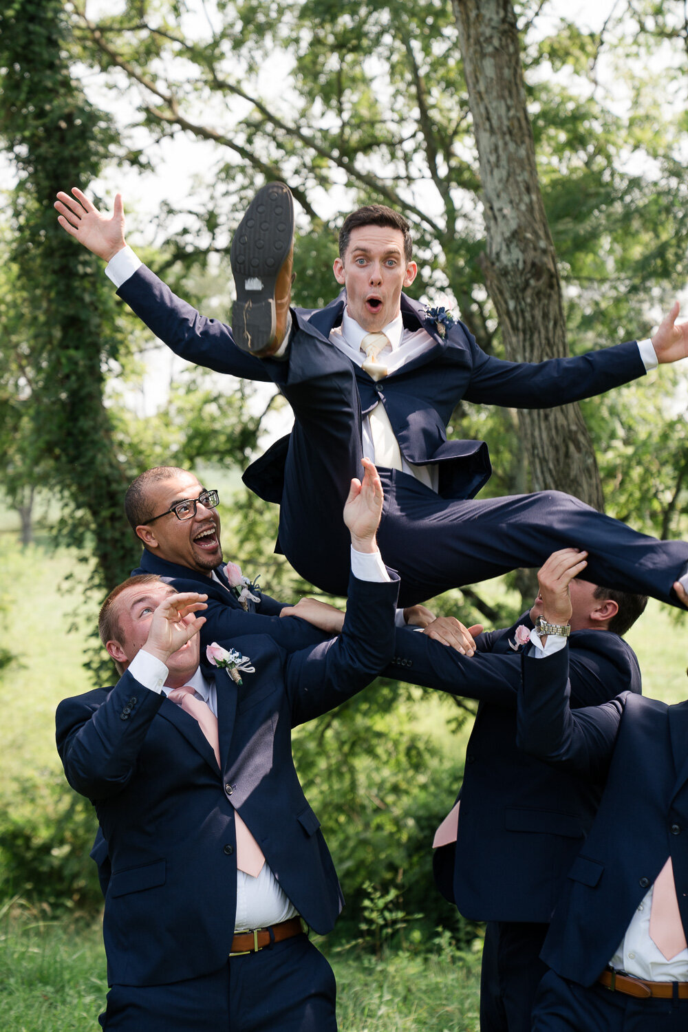 groomsmen-silly-photo-kentucky-wedding-1