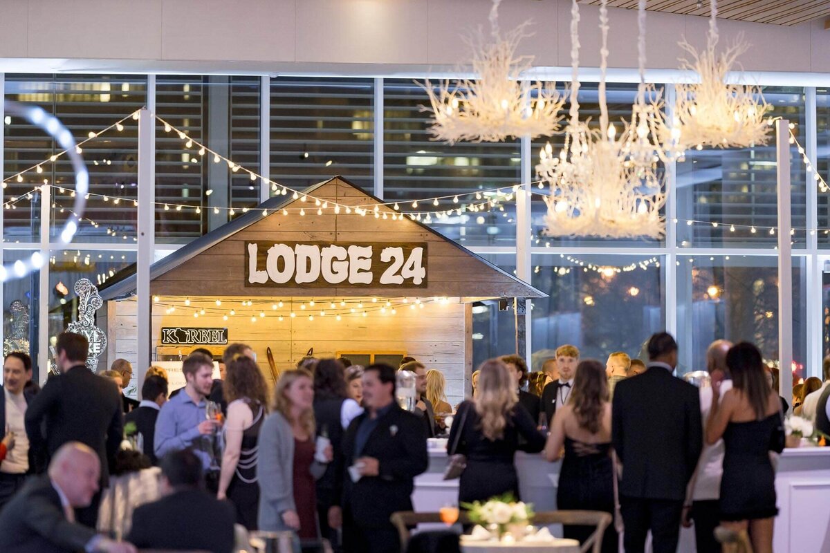 custom-fabrication-lodge-bar-design-milwaukee-event-planners