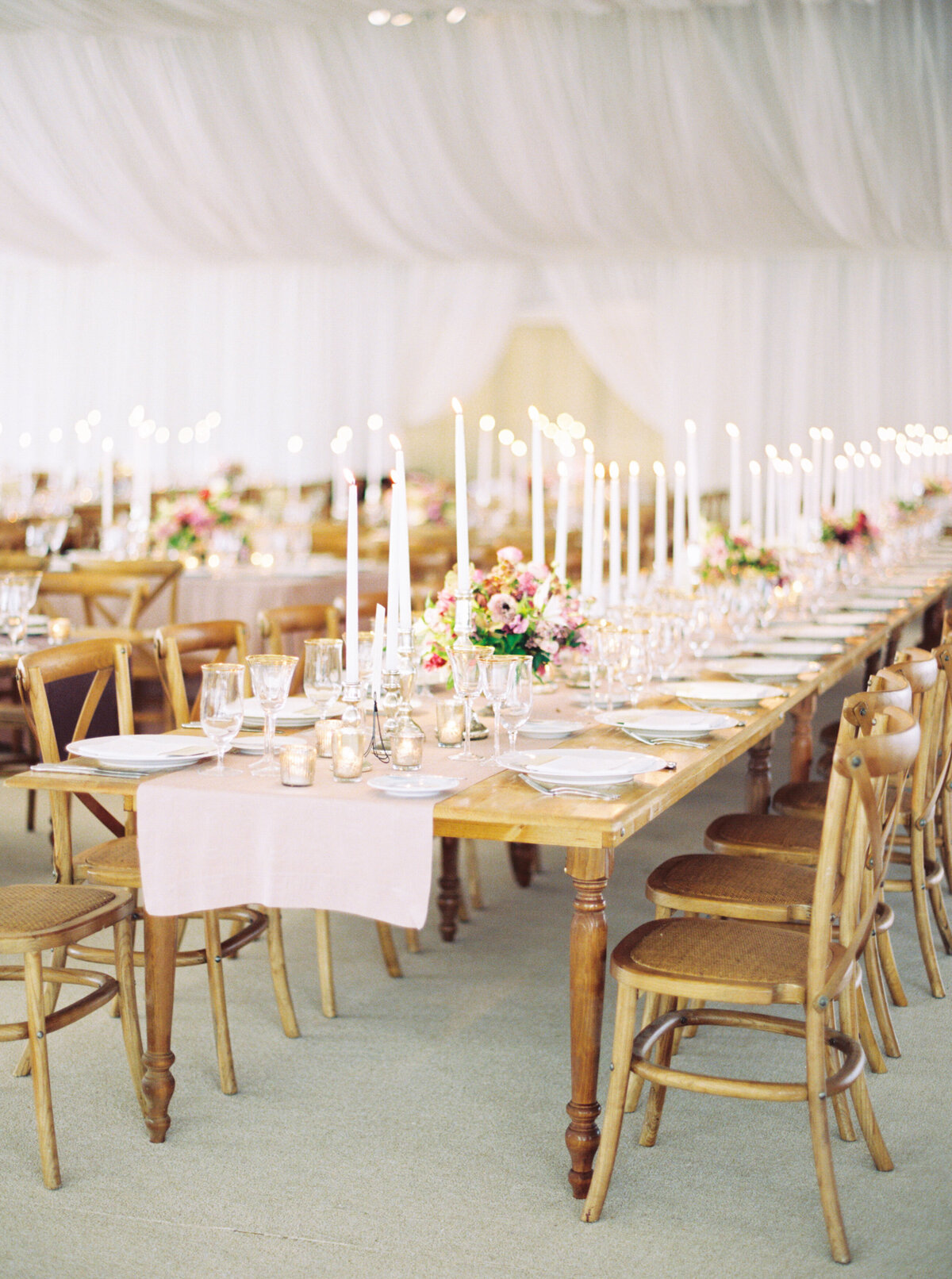 tented-outdoor-wedding-pink-runner-wood-table