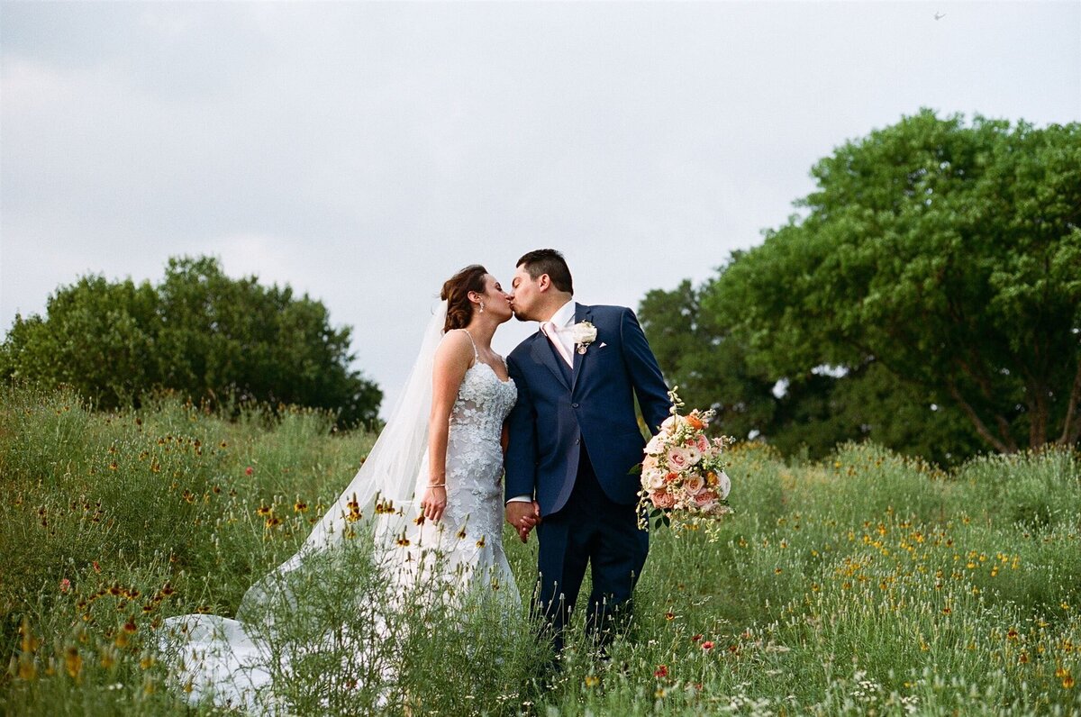 kerrville-wedding-film-photographer-Leah-Thomason-4