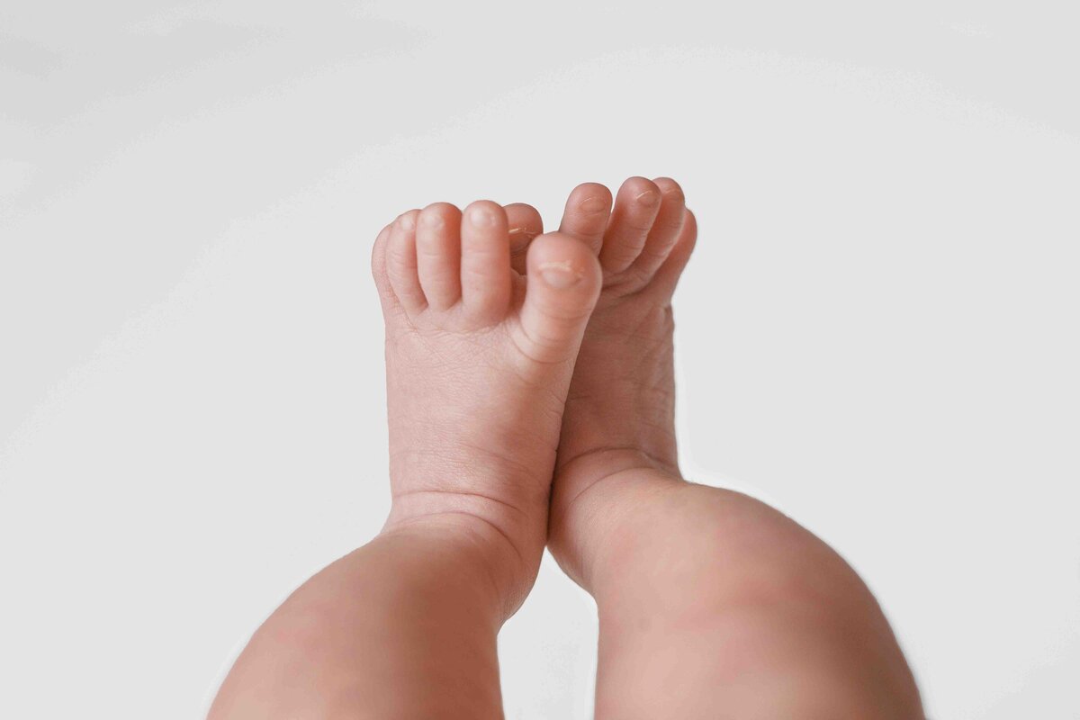 Puyallup Newborn Photographer Studio Baby Detail Shots Toes Lana Stewart Studios