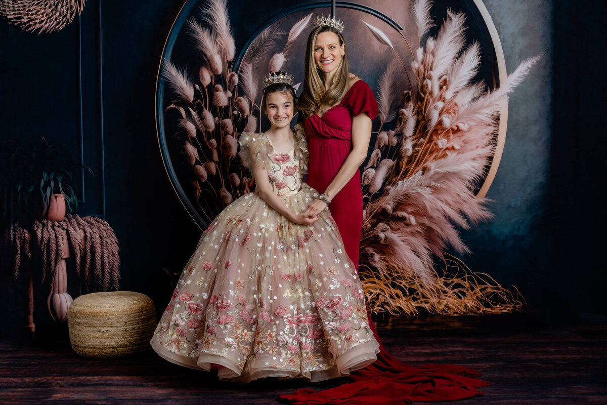 Mom and daughter dress up for Prescott family photos