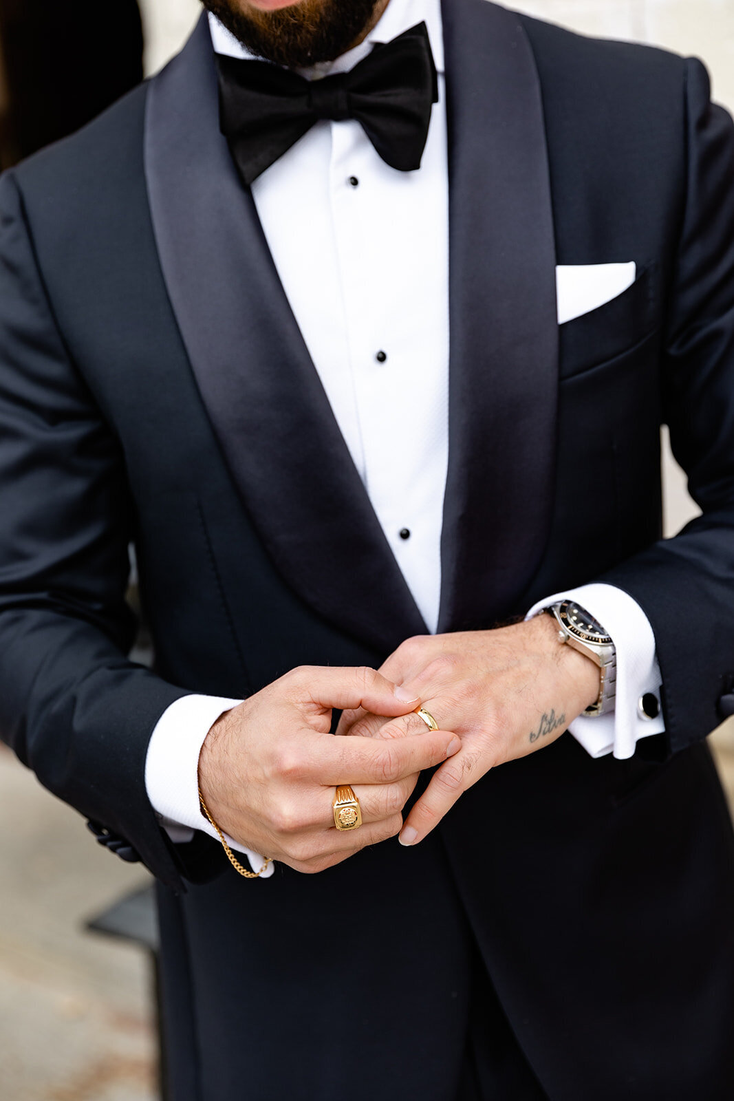 intimate-elopement-groom-details-loire-valley