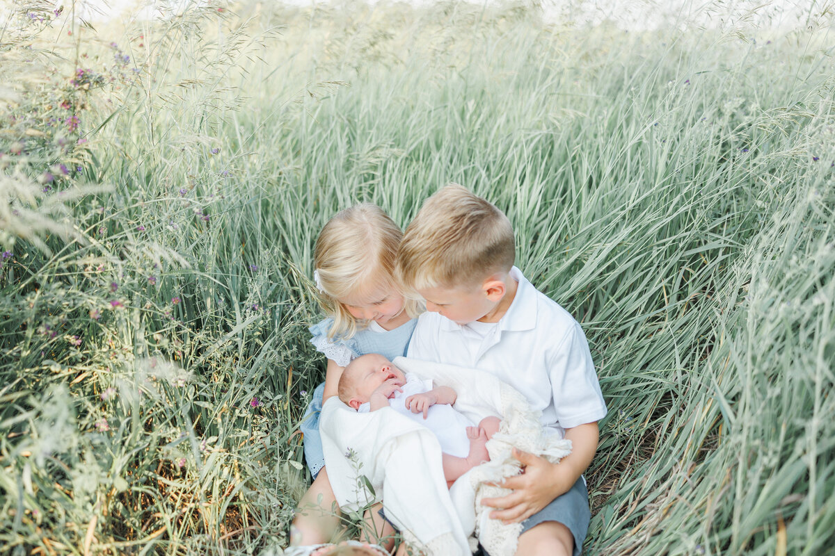 outdoor-studio-lifestyle-newborn-session-clear-lake-sd (32)