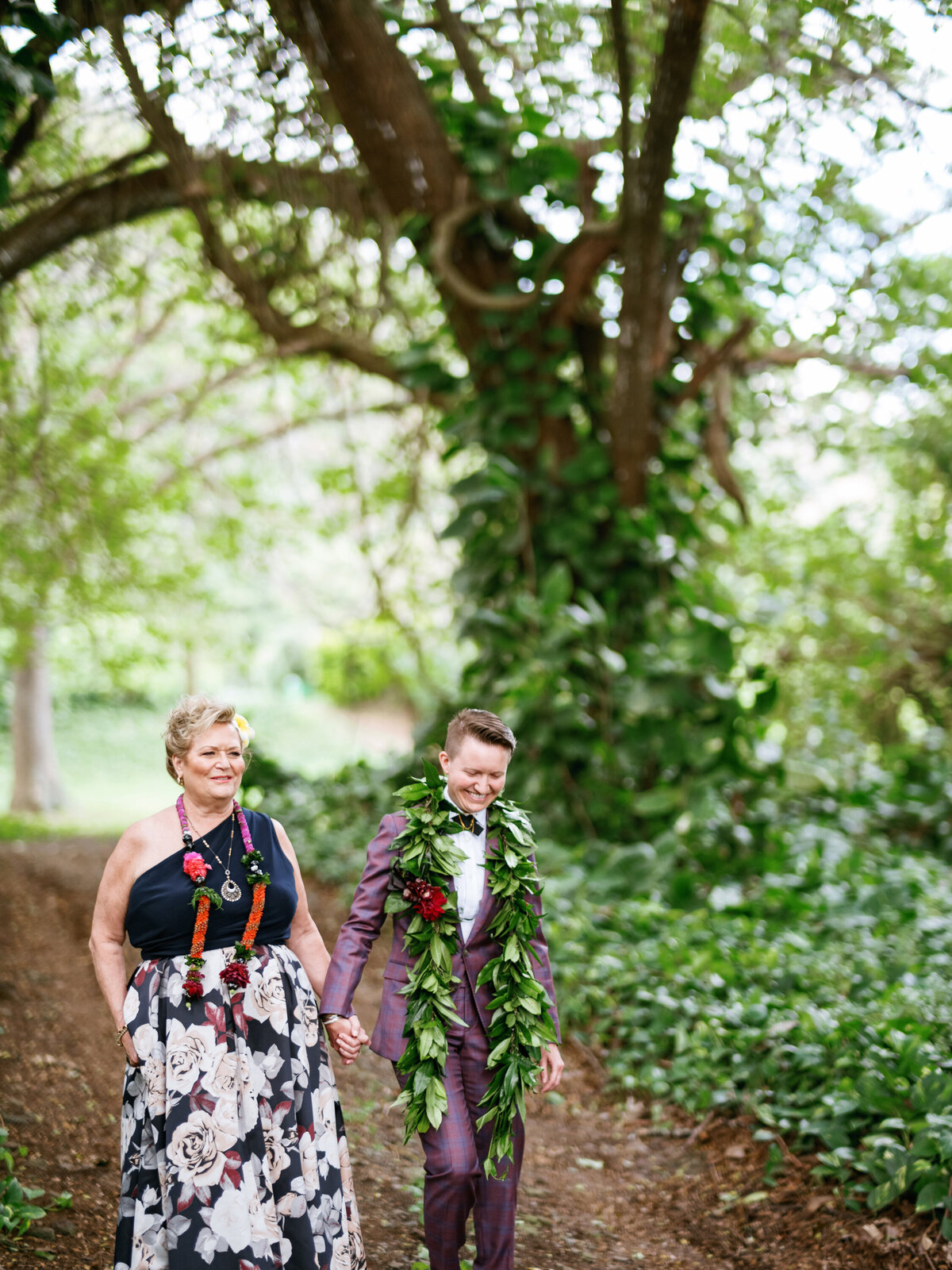 t kira & hannah 0424