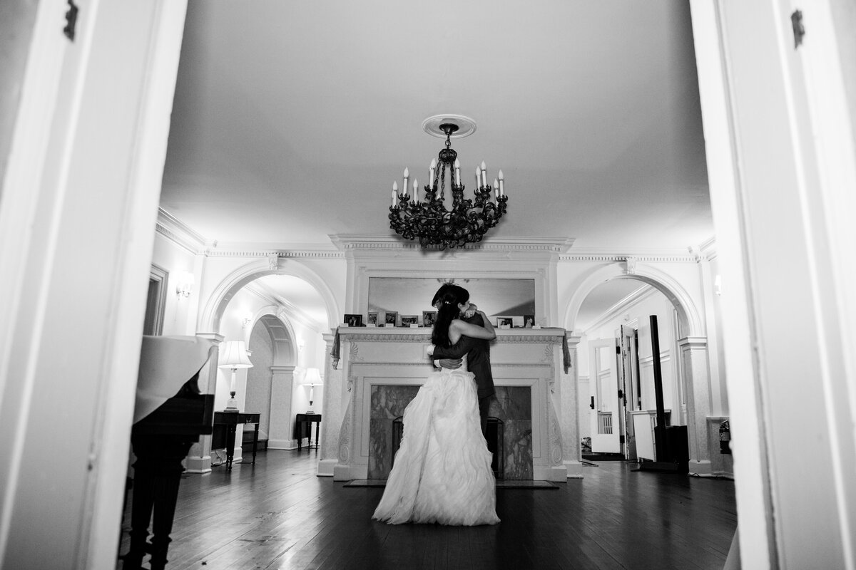 J+R_Liriodendron Mansion_Luxury_Wedding_Photo_Skyler Jordan Photography-153