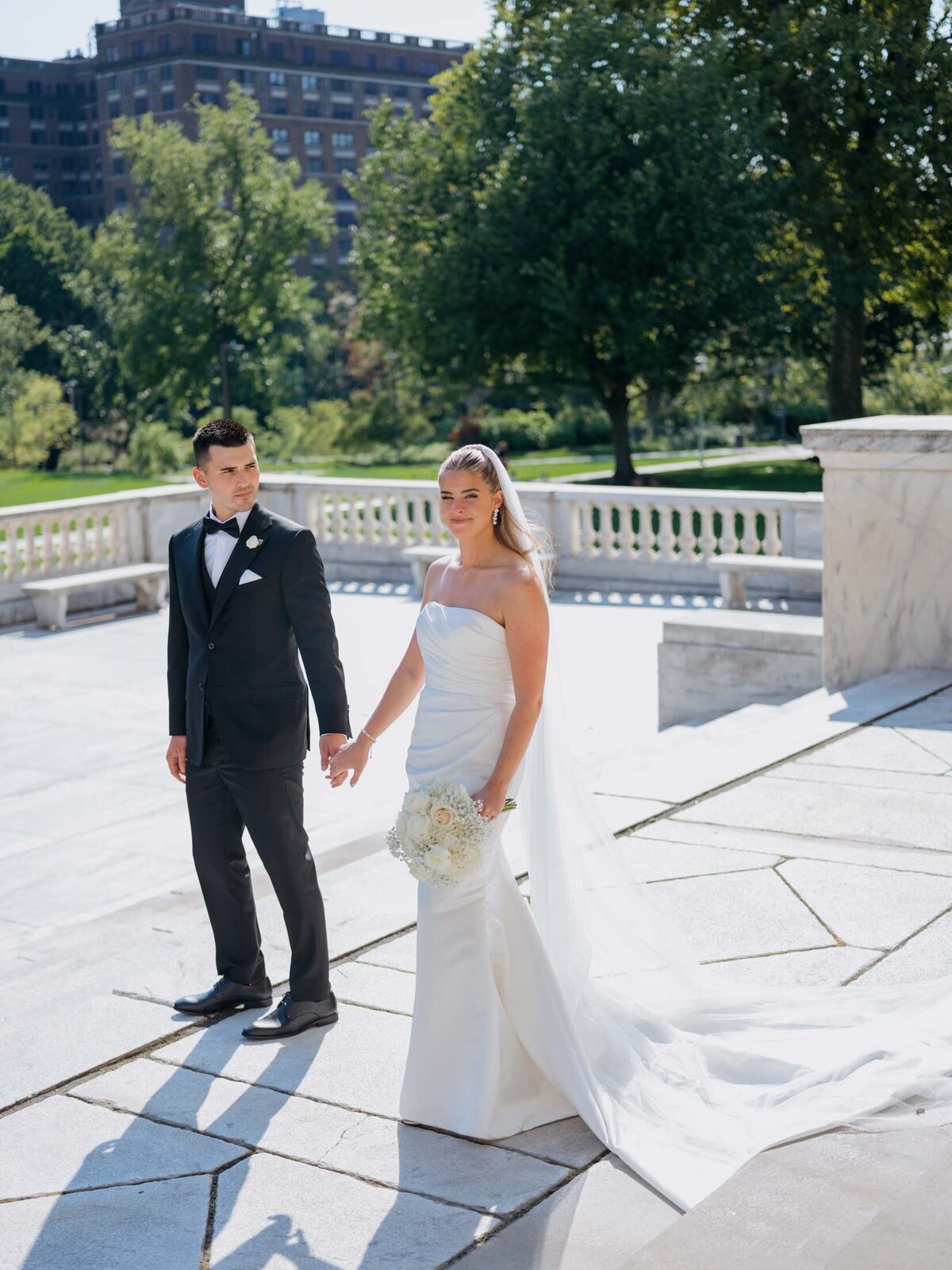Wedding day portraits at the Cleveland Art Museum