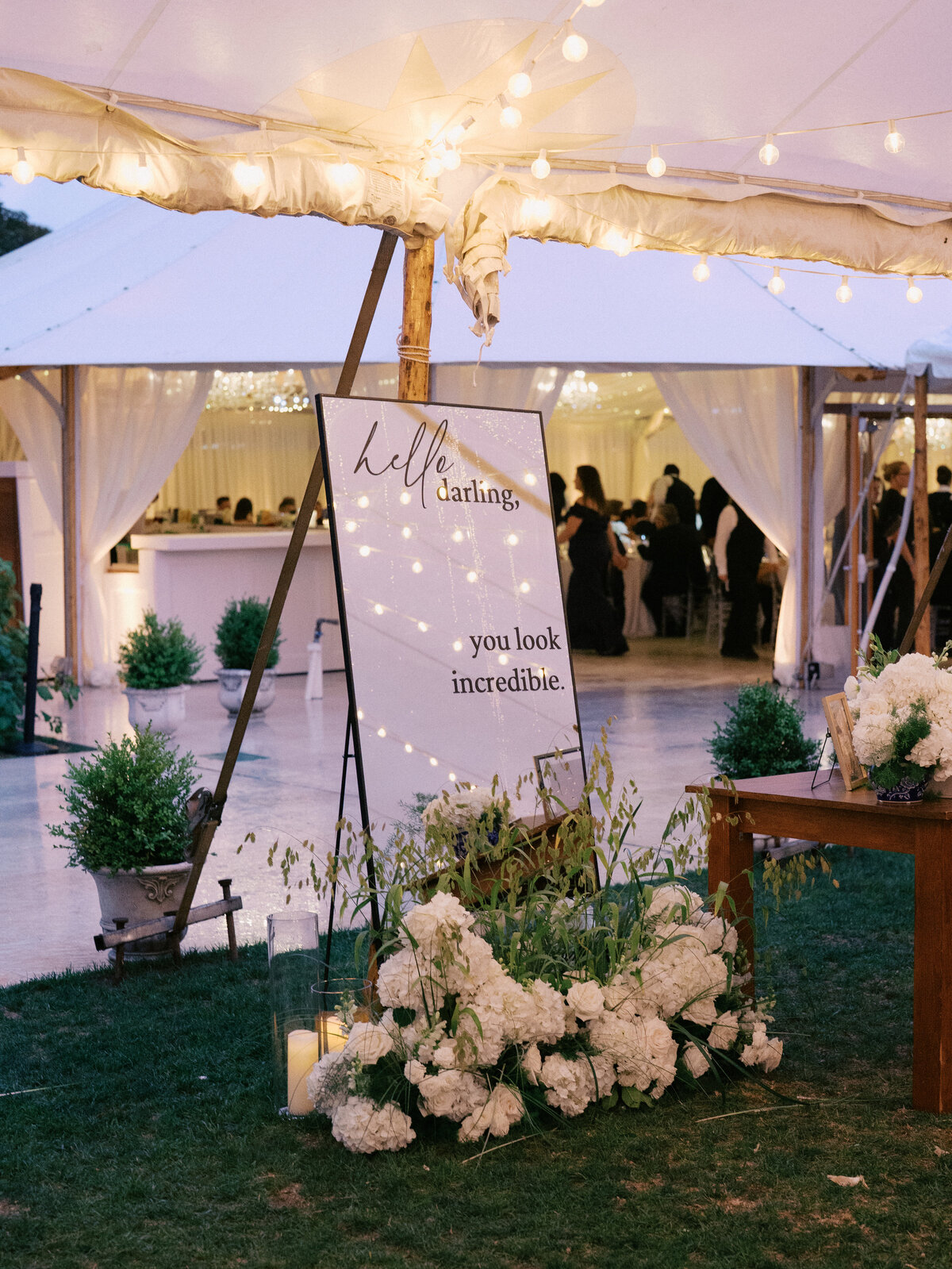 custom-mirror-wedding-at-castle-hill-inn