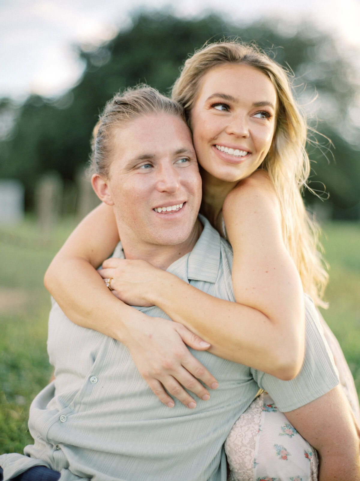 Engagement photos in Charleston. Photography by Philip Casey.