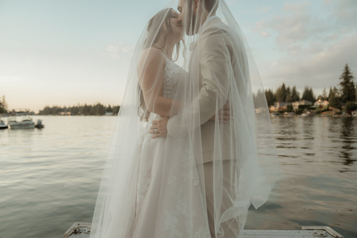 Stephanie-Chase-Wedding-at-the-Lake-Tapps-Bonney-Lake-Seattle-Amy-Law-Photography-121