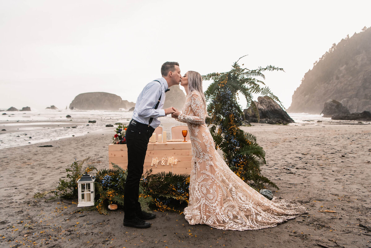 Whaleshead Elopement kiss