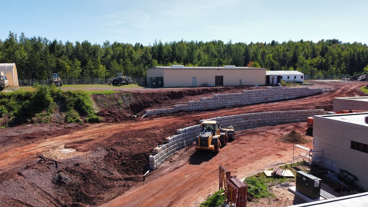 ishpeming-armory-redi-rock-wall (11)