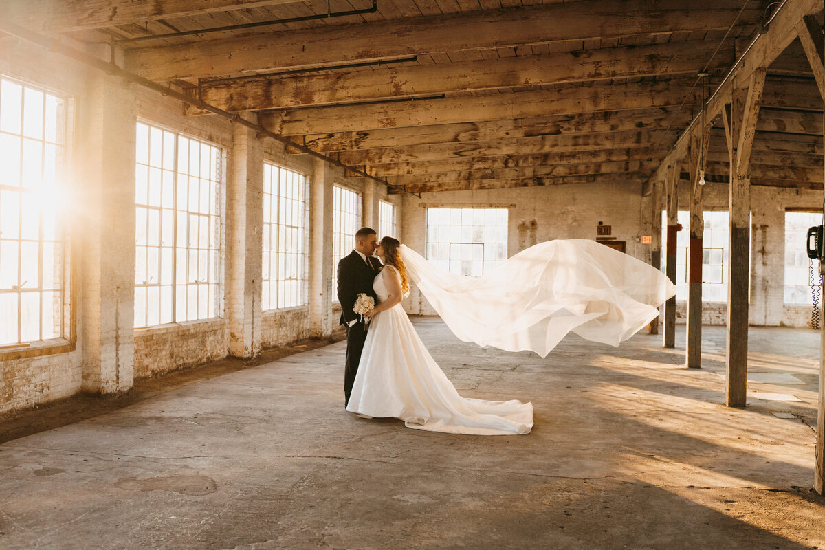 veil-toss-in-building-home