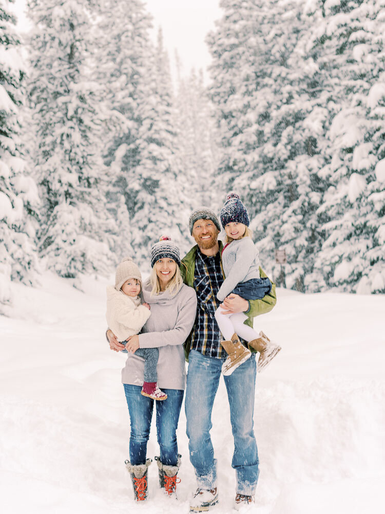 Colorado-Family-Photography-Christmas-Winter-Mountain-Snowy-Photoshoot3