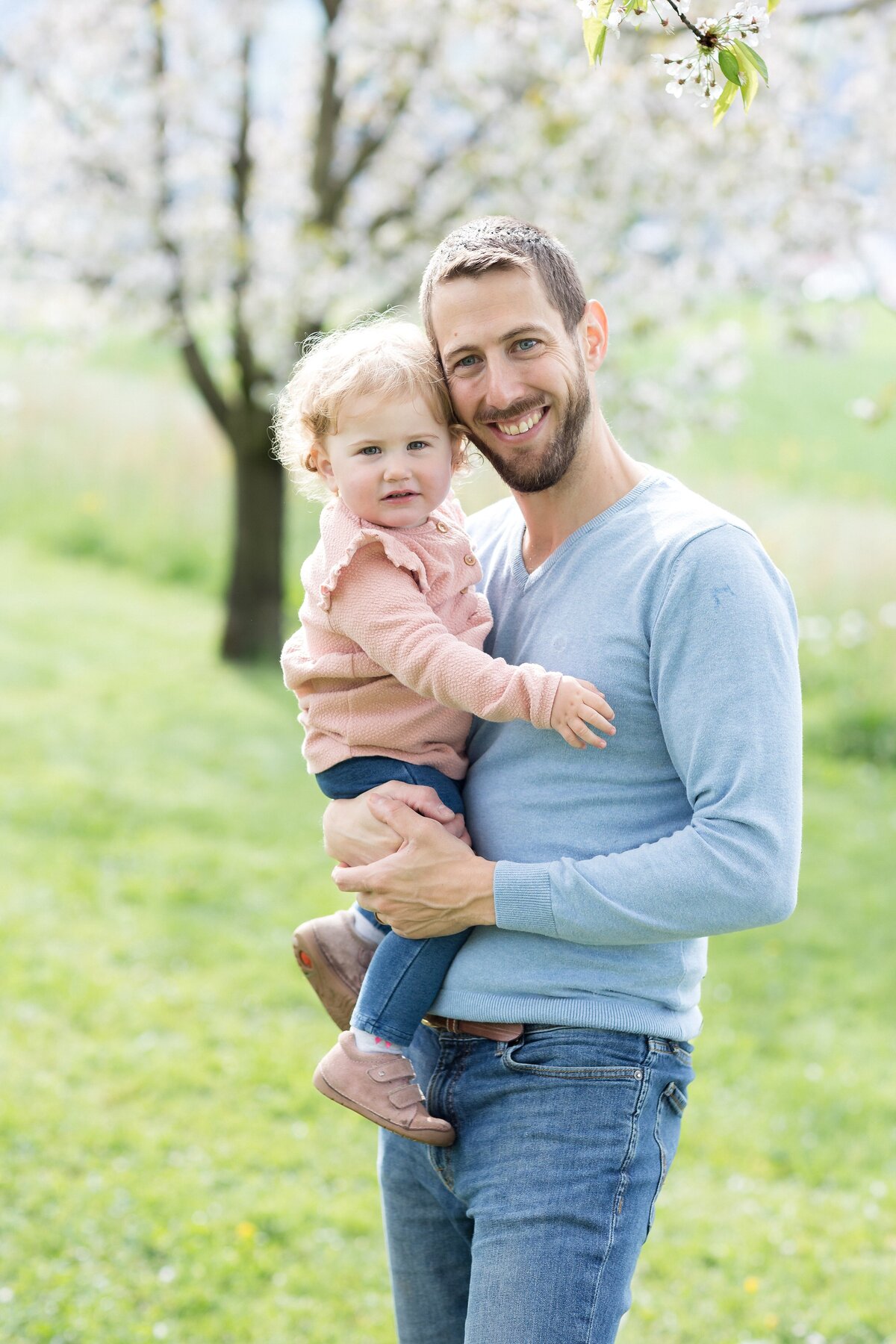 Familienshooting-Familienfotos-Aargau-Zuerich-Frühling-Fricktal-Kirschblüte-22