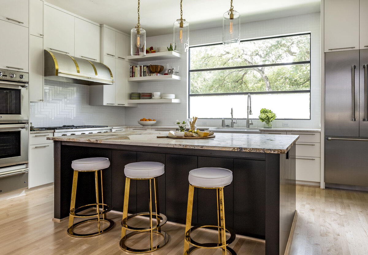 Kitchen w Range MID