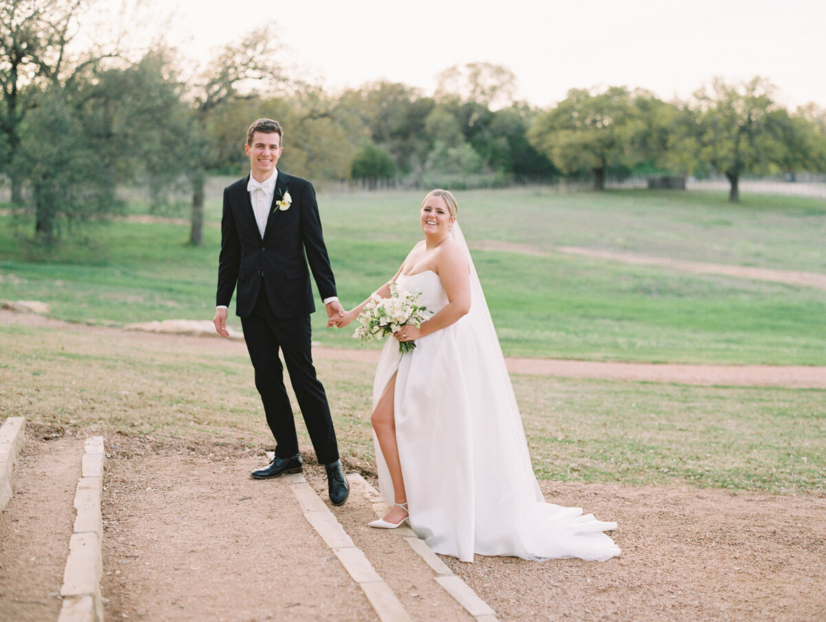 bride-and-groom-portraits-north-texas-lazy-s-hacienda-wedding-30