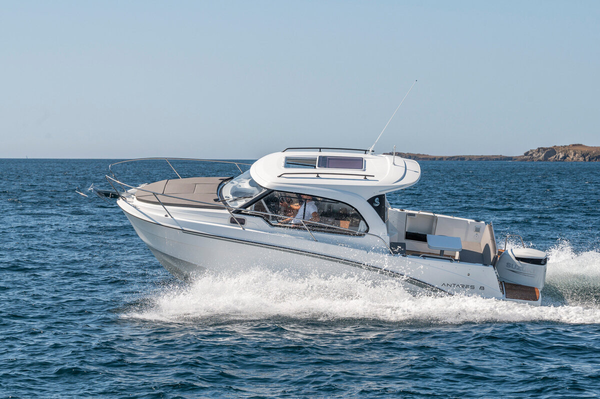 beneteau-antares-8-exterior-5
