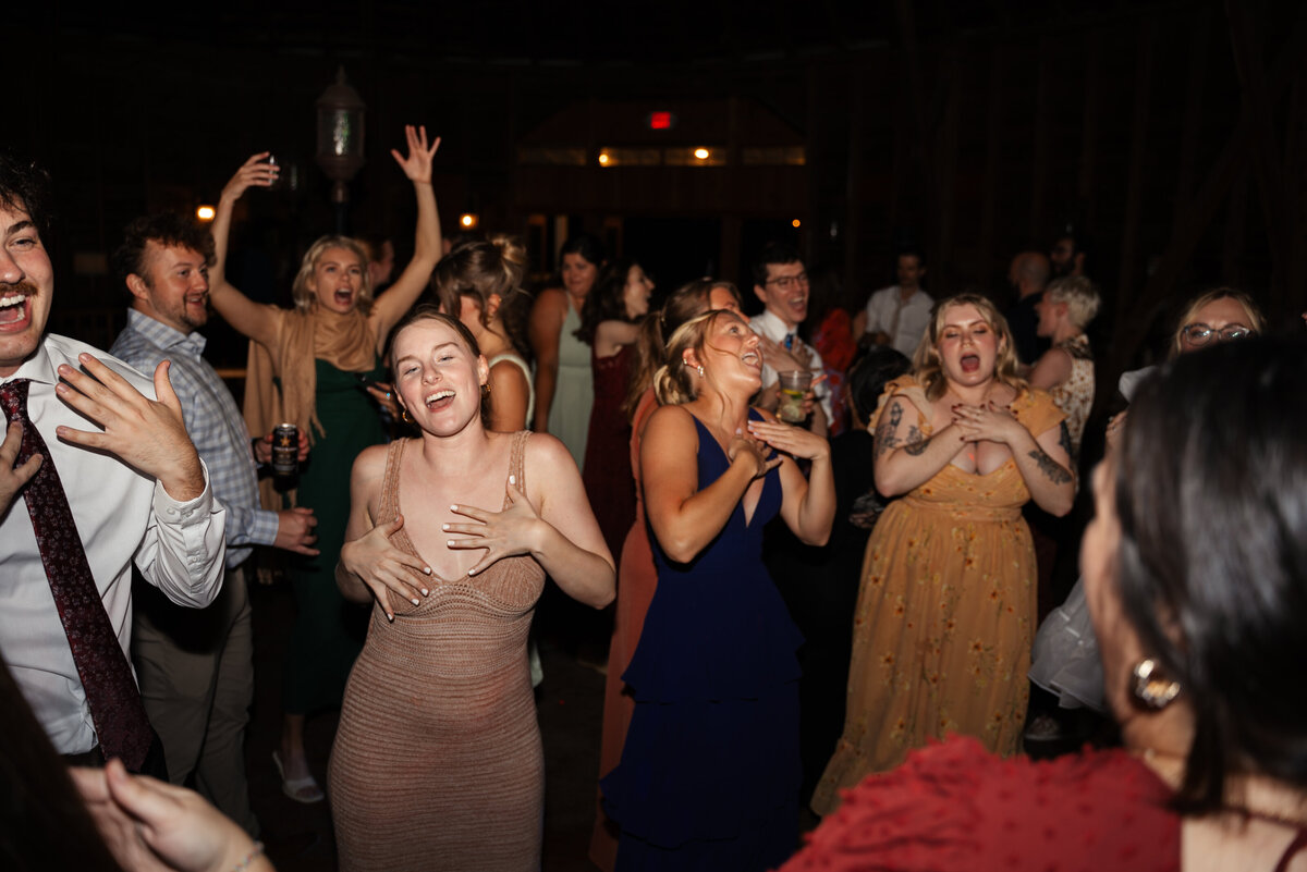 outdoor-summer-wedding-red-wing-minnesota-04