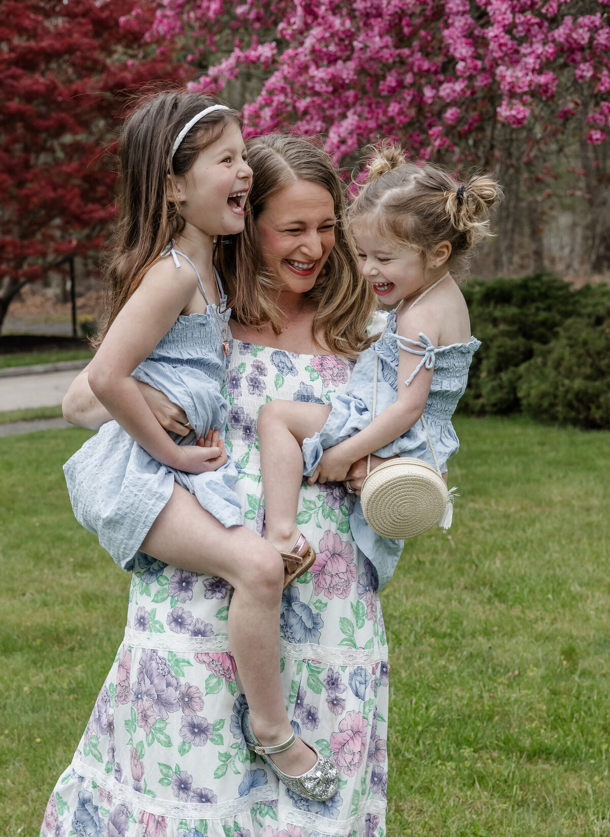 mothers-day-family-photos-natural-spring-outdoor-medfield-massachusetts