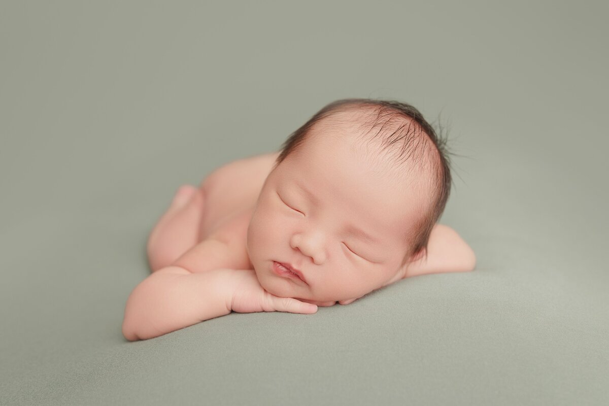 Beautiful newborn portraits in Elk Grove and Sacramento, capturing your baby's precious moments with simple elegance. Book your session today