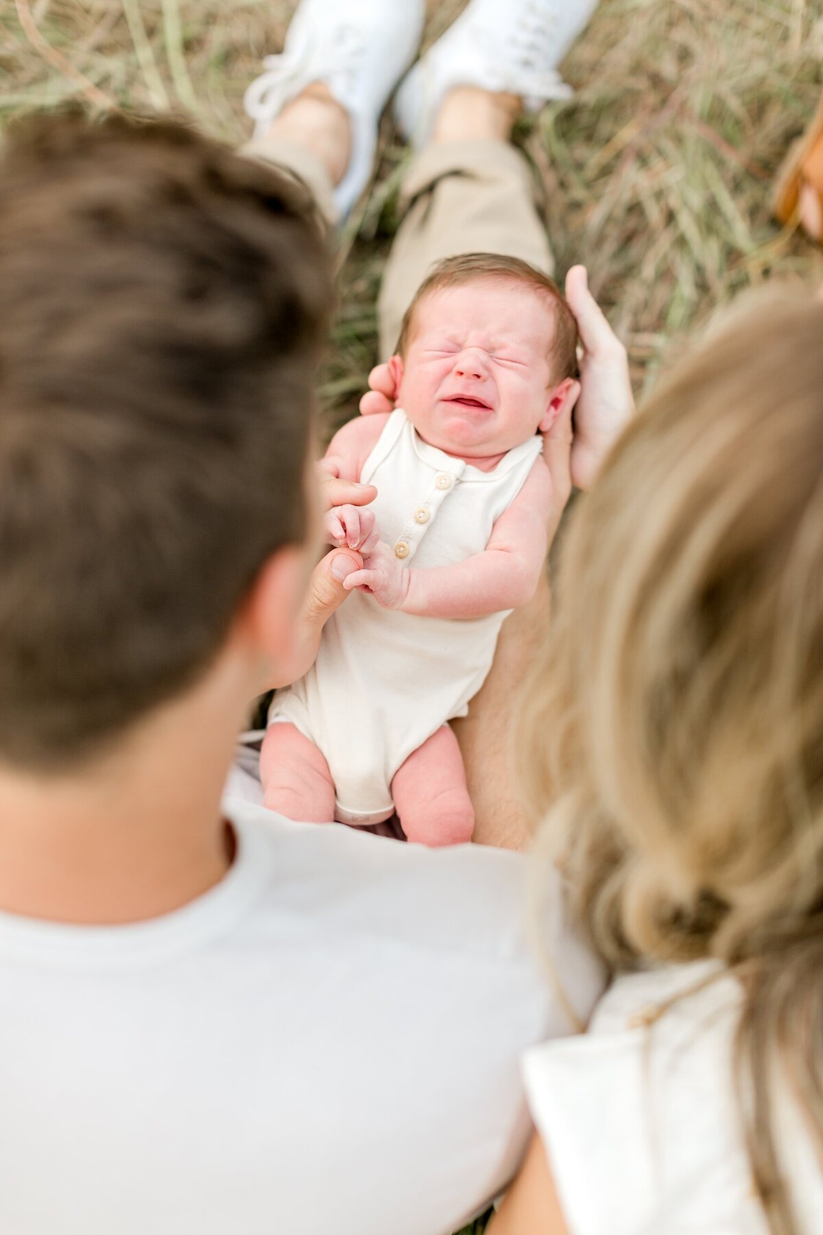 alexandra-robyn-baby-photos-one-week-boy-field-family_0011