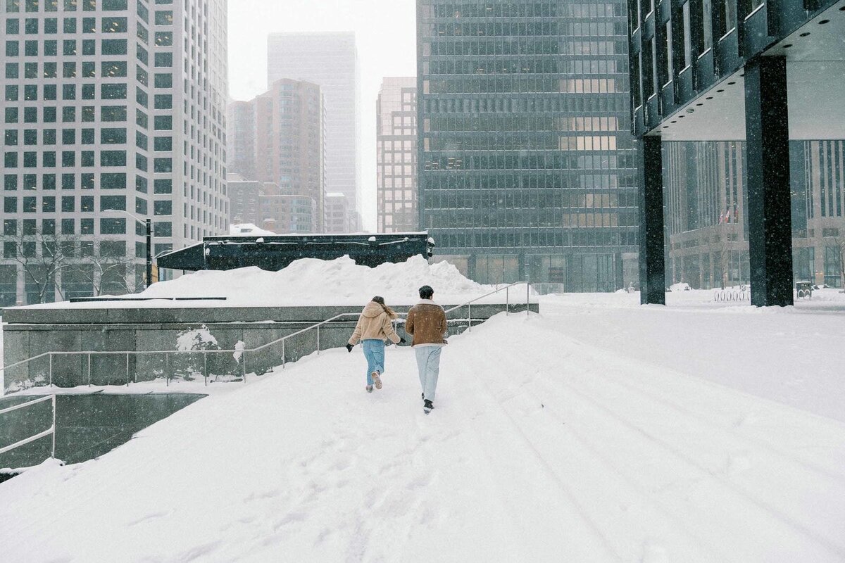 E10-Winter-snowy-engagement-photoshoot-in-Toronto-Zhan-and-Tina-2025-02-16-2500px-1080