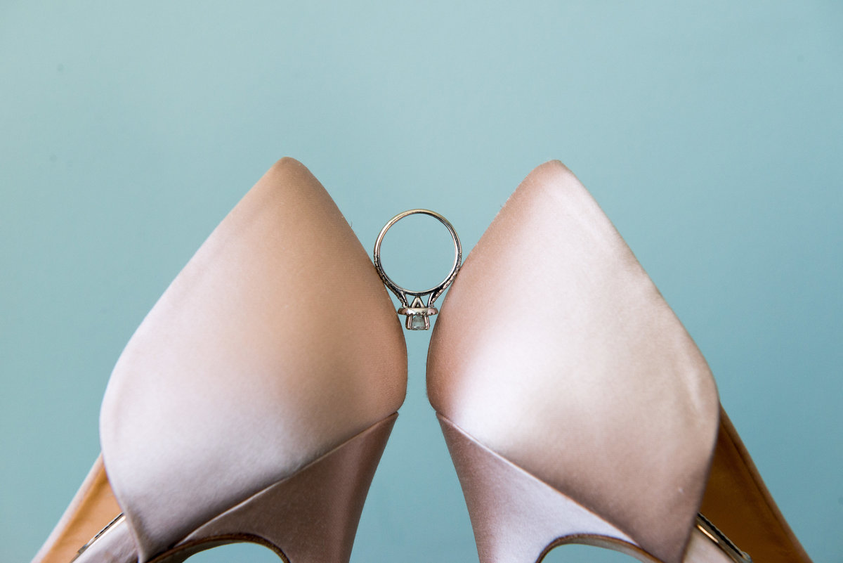 Halo engagement ring