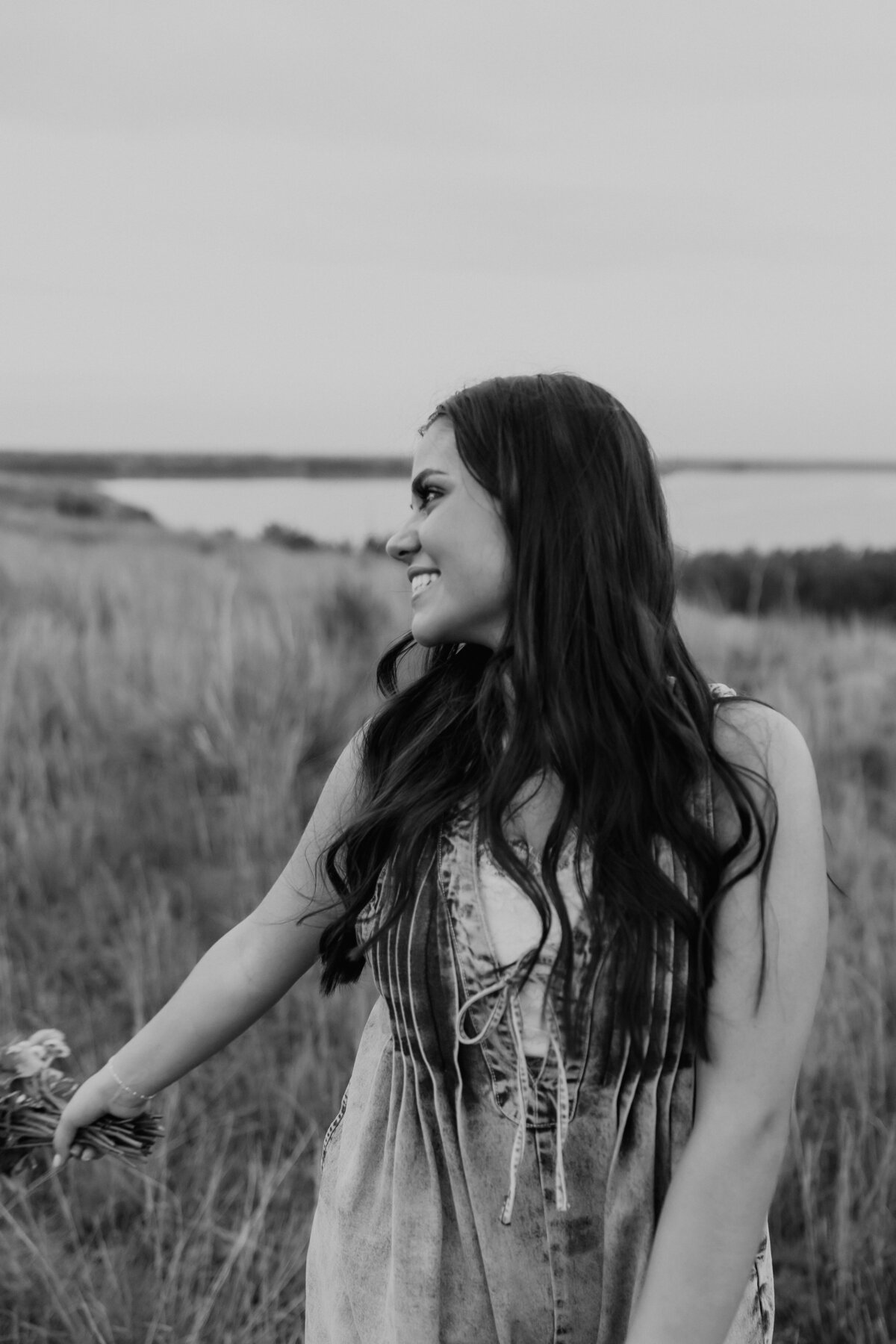 SENIOR SESSION AT THE LAKE